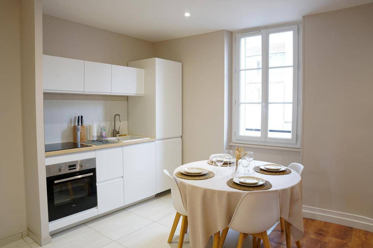 Appartement entier, Two-Bedroom Apartment in Bourg-en-Bresse, Région de Bourg-en-Bresse