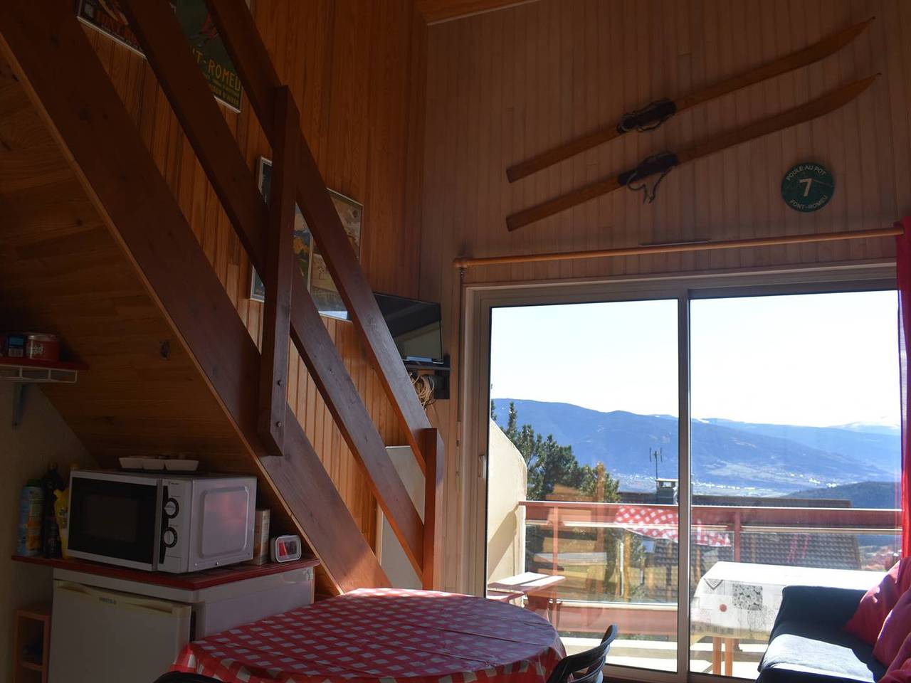 Entire studio, Bright studio with mezzanine for 4 guests in Font-Romeu in Font-Romeu-Odeillo-Via, Parc naturel régional des Pyrénées catalanes