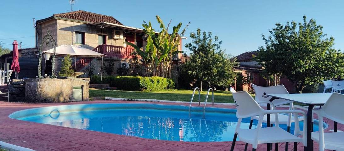 Casa para 7 personas, con jardín y piscina en Comarca de Orense