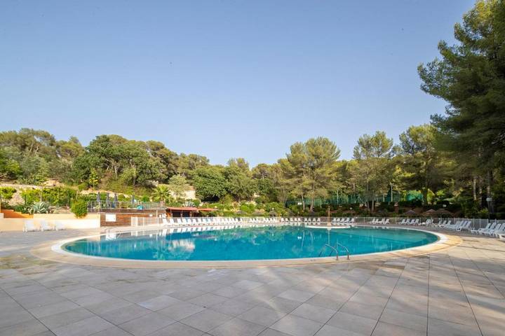 Parc de vacances pour 8 personnes, avec jardin ainsi que piscine et terrasse, animaux acceptés dans le Var - 4