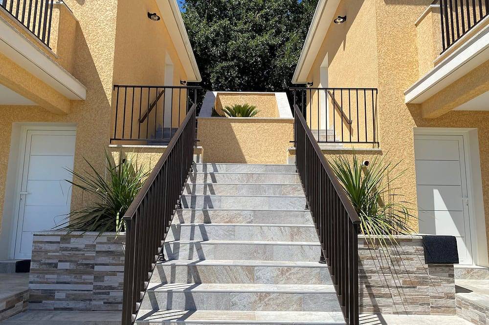 Appartamento intero, Appart T3 -01(étage1) en campagne, piscine, confort, (1Gl/2Plits) in Bastia, Capo Corso