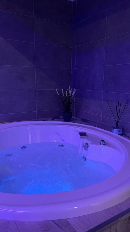 Alma Suite Bed and Breakfast in Nettuno, Provincia di Roma