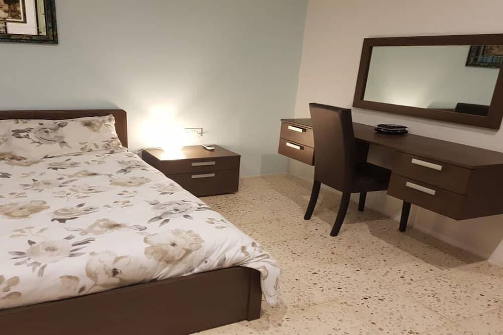 Ganze Wohnung, Merhba Beach Front Ecke Wohnung. in Marsalforn, Zebbug