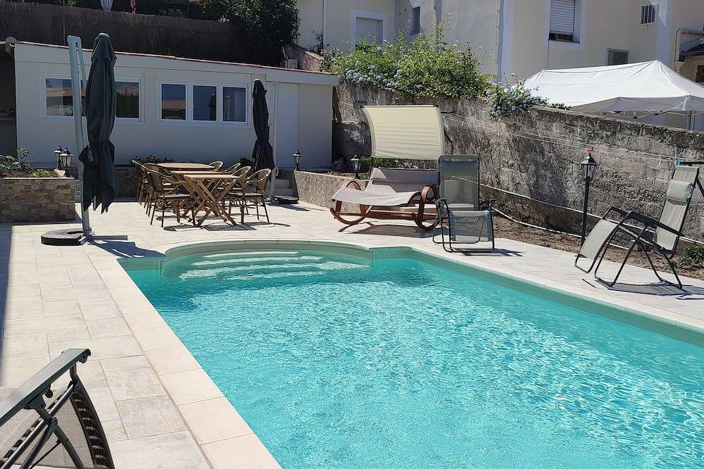Geheel appartement, Beautiful air-conditioned studio with swimming pool in Saint-Laurent-du-Var, Cannes regio