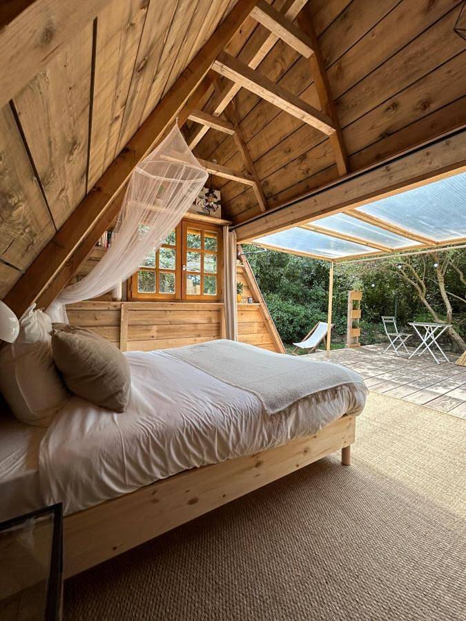 Tente pour 2 personnes, avec jardin ainsi que vue et piscine, animaux acceptés