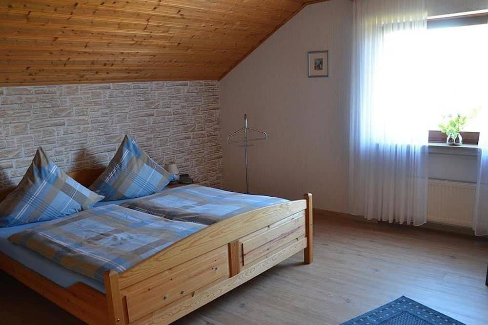Ganze Wohnung, Ferienwohnung Weber - 4-Bett-Ferienwohnung mit Balkon in Kalt, Osteifel