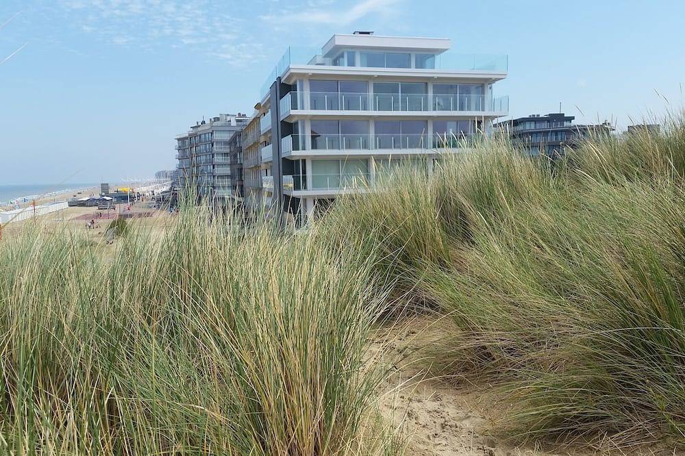 Entire apartment, Apartment facing the sea with balcony, very bright with garage in Koksijde-Bad, Koksijde