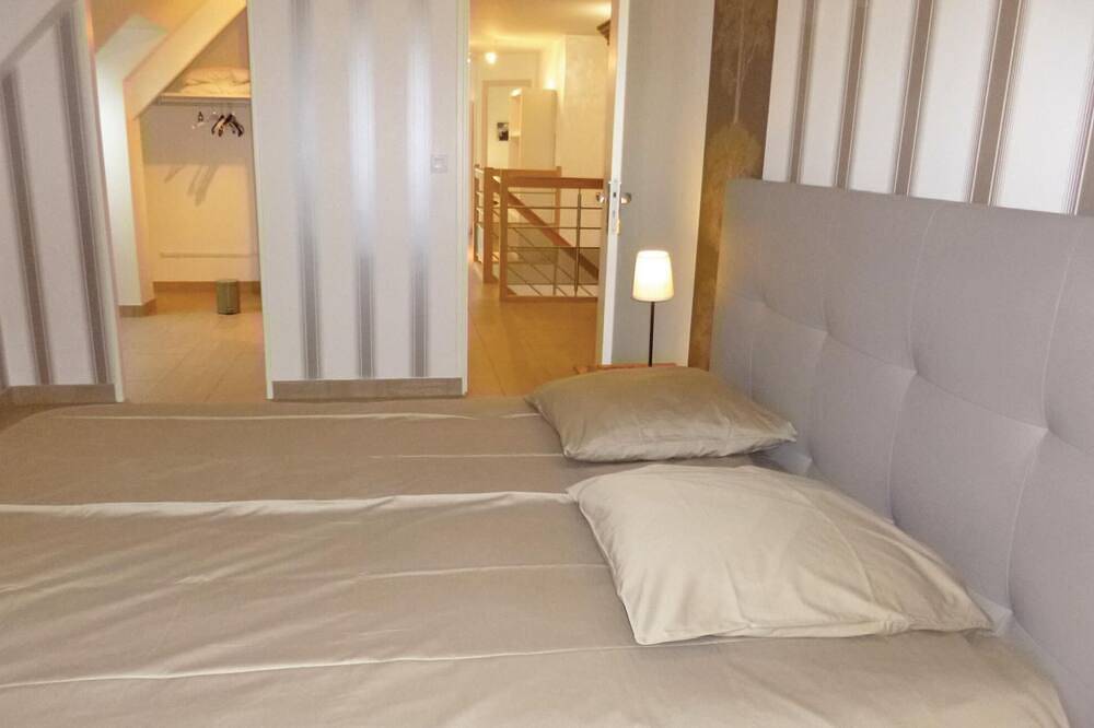Maison confortable de 3 chambres à. in Saint-Germain-sur-Ay, Région de Coutances