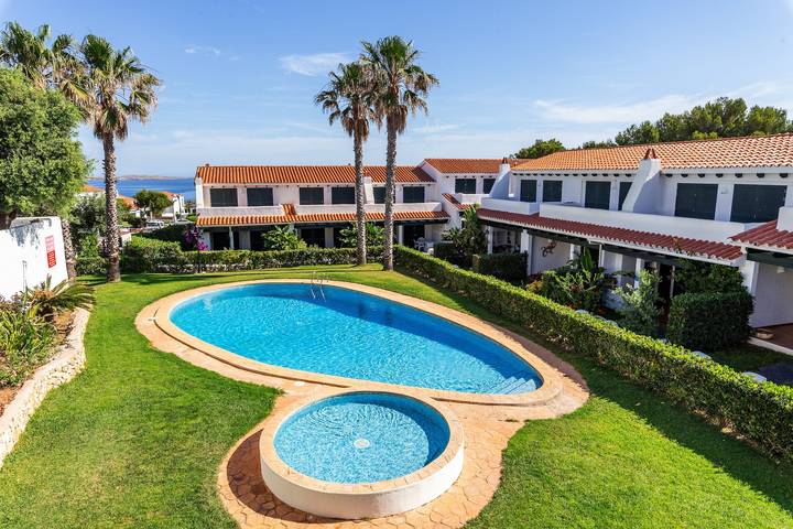 Vakantiehuis voor 5 personen, with Balkon and Tuin as well as Kinderzwembad op Menorca
