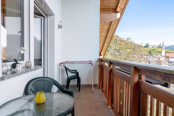 Entire apartment, Apartment 'Kastelaz' with Mountain View, Shared Garden and Wi-Fi in Tramin an der Weinstraße, Nonsberg Group