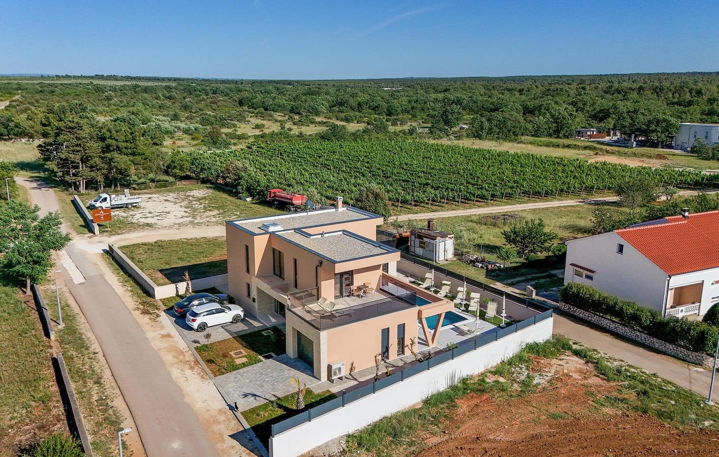 Reizende 2-Zimmer-Wohnung mit Pool, Terrasse und 1,5 km Entfernung zum Strand in Nin, Zadar