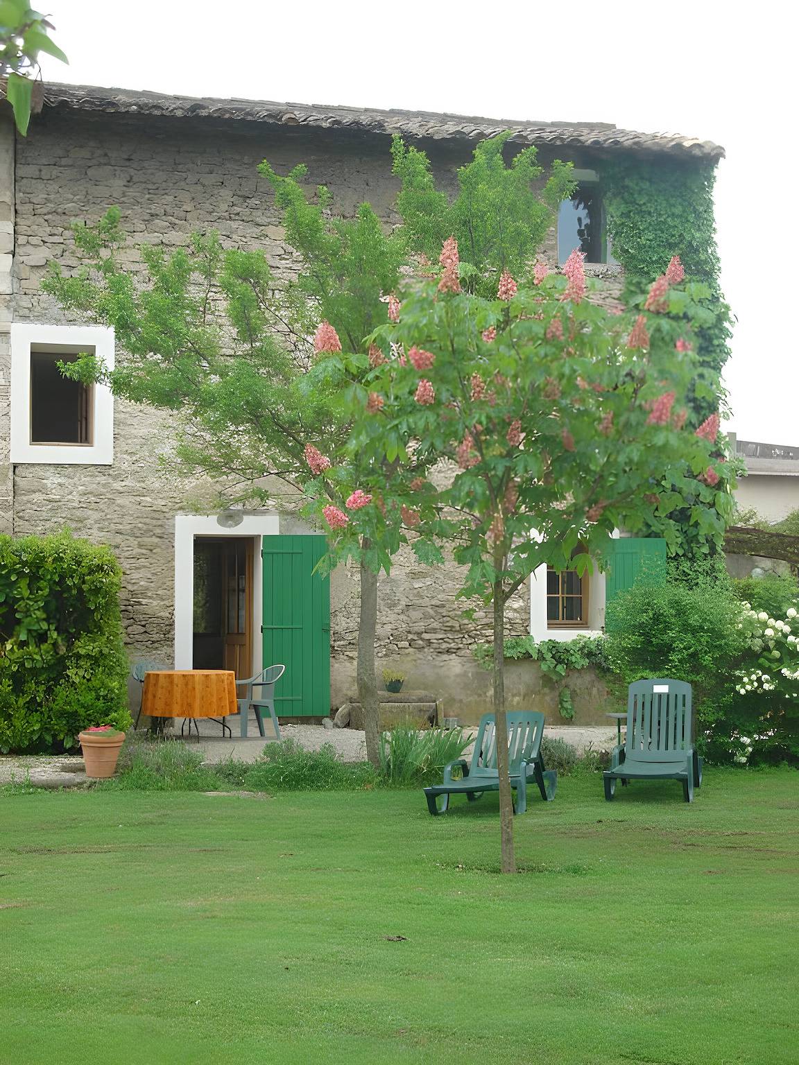 Appartement entier, Appartement 'La Tonnelle' avec terrasse privée, Wi-Fi et climatisation in L'Isle-sur-la-Sorgue, Vaucluse