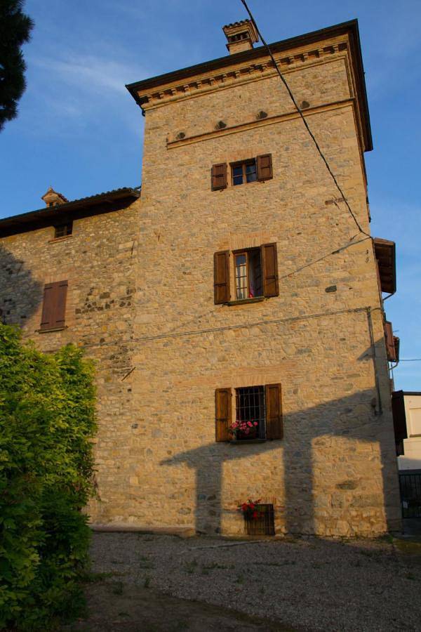 Casa vacanza per 3 persone, con Terrazza e Idromassaggio nonché Giardino e Panorama a Fornovo di Taro