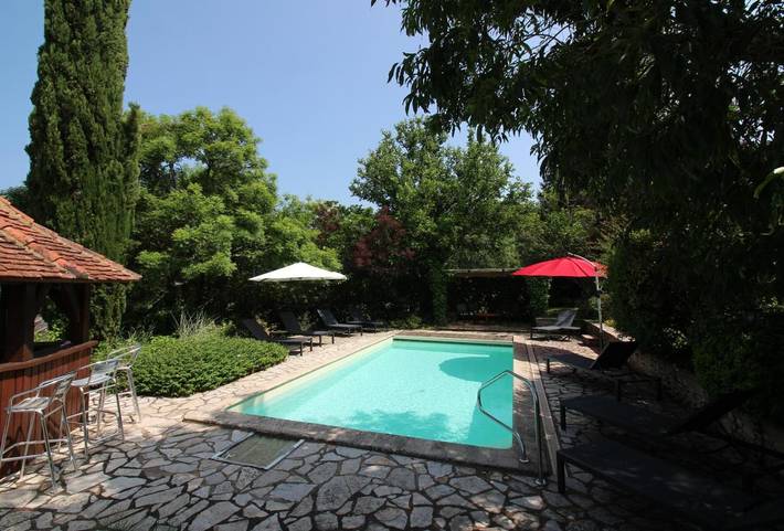 Gîte pour 4 personnes, avec vue et terrasse ainsi que jardin et piscine, animaux acceptés à Manaurie - 3