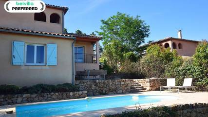 Location de vacances pour 7 personnes, avec piscine et terrasse à Joyeuse