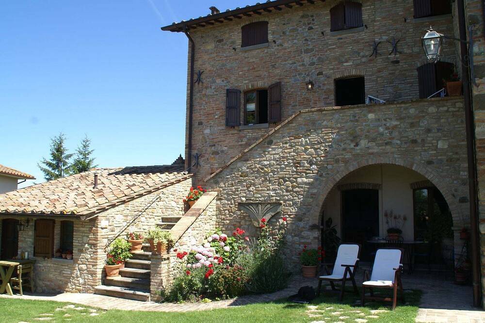Casa vacanze a Montone con piscina e terrazza in Montone, Valtiberina