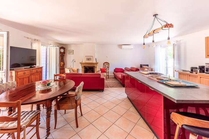 Location de vacances pour 4 personnes, avec terrasse et jardin à Régusse - 2