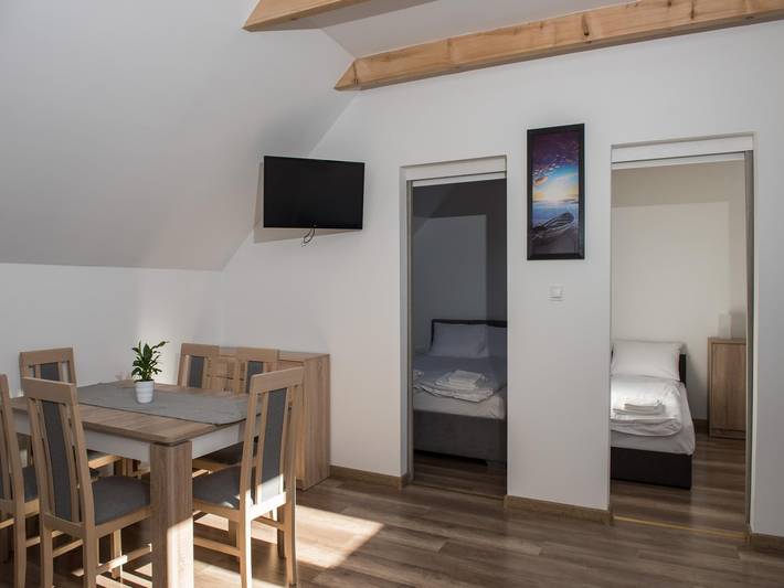 Ganze Wohnung, 3-Zimmer-Ferienwohnung im Erdgeschoss, Sommerpool in Powiat Sławieński