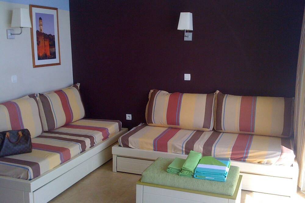 Appartement entier, Appartement  5pers vue mer 42m² -Rés. piscine Pierre & Vacances Monaco Cap d'Ail in Cap-d'Ail, Côte méditerranéenne (France)
