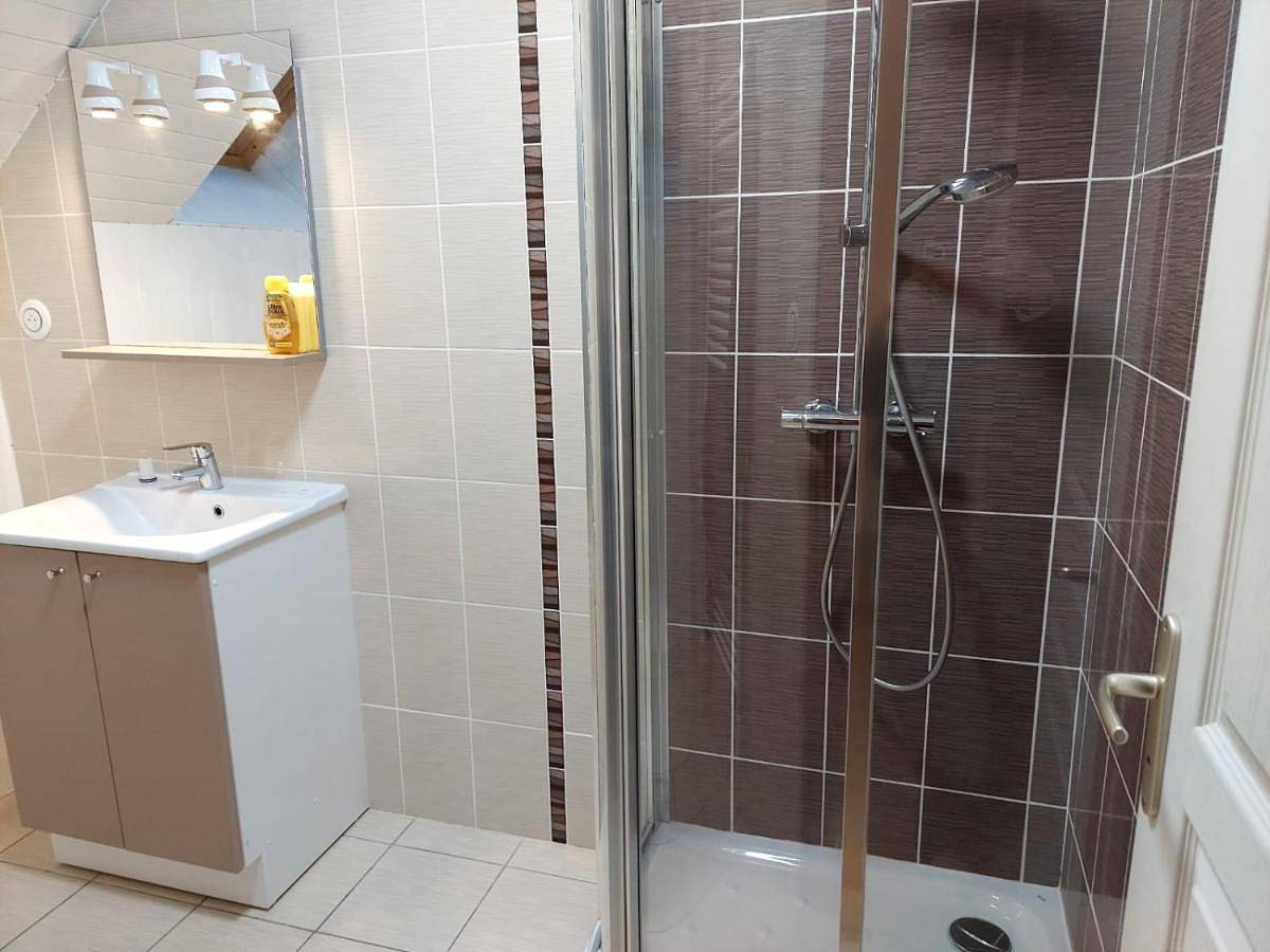 Appartement de vacances entier, Double Room with Private Bathroom in Vieux-Vy-sur-Couesnon, Région de Rennes