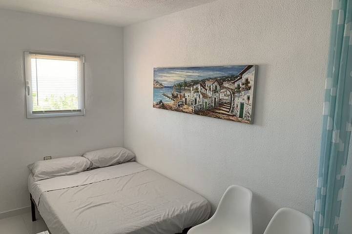 Belle maison très bien située, vue sur mer à 400 m de la plage, quartier calme. in Las Calas, Torrevieja