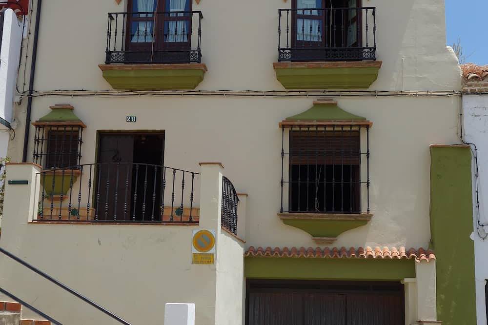 House with Swimming Pool in Ronda Old Town in Ronda, Málaga Province