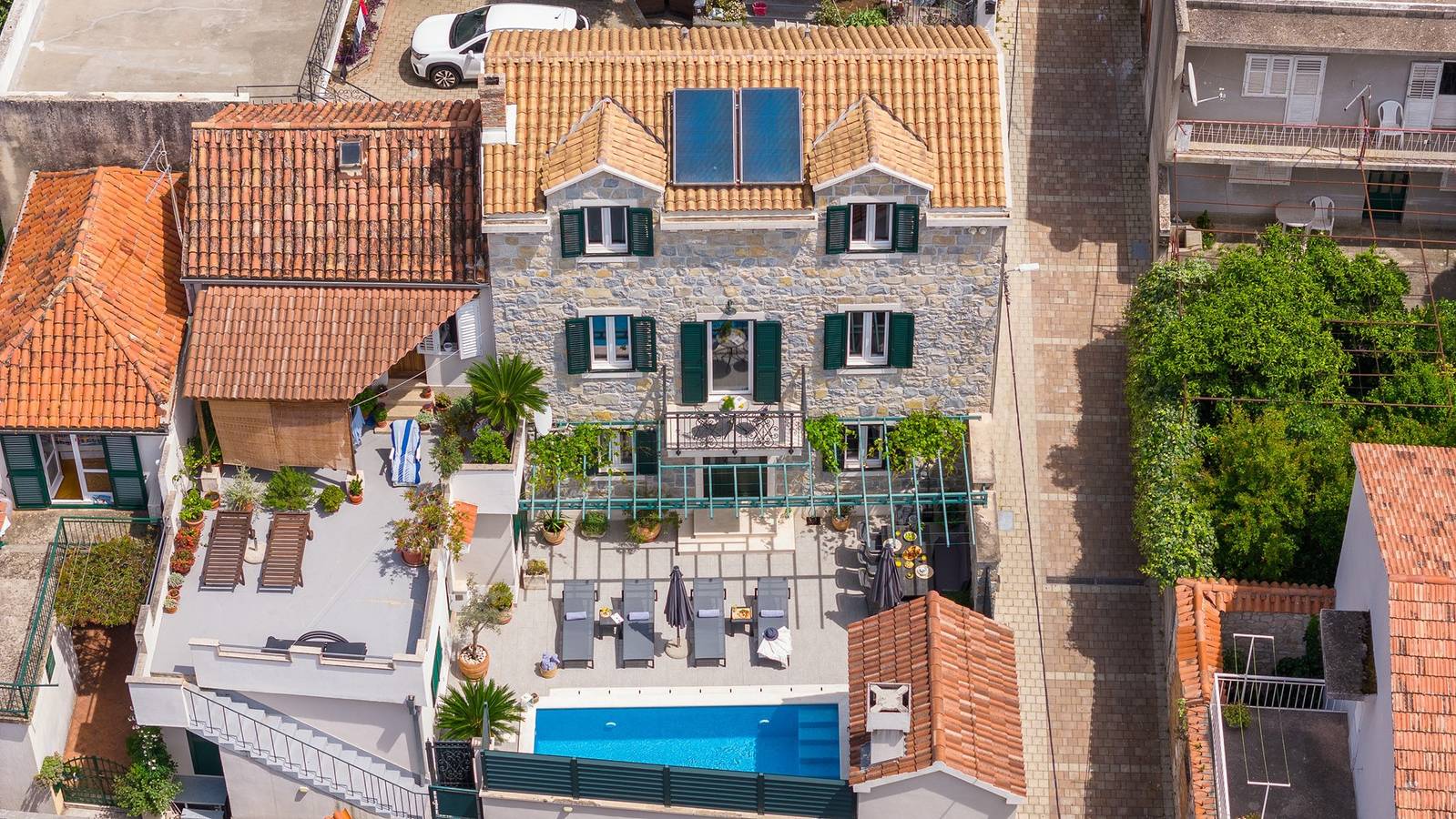 Villa Filipetti im Zentrum von Makarska, 4 Schlafzimmer mit Bad en suite, beheizter Privatpool, 600 m vom Strand entfernt in Makarska, Makarska Riviera
