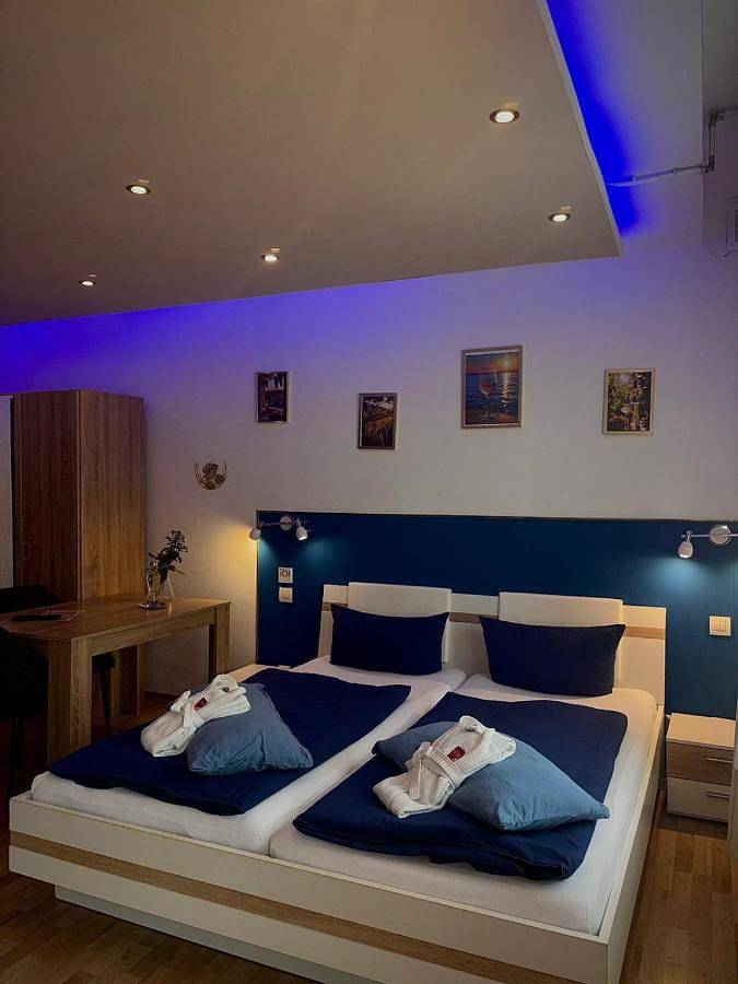 Ferienwohnung für 6 Personen, mit Terrasse und Garten sowie Pool und Sauna in Wertheim - 4