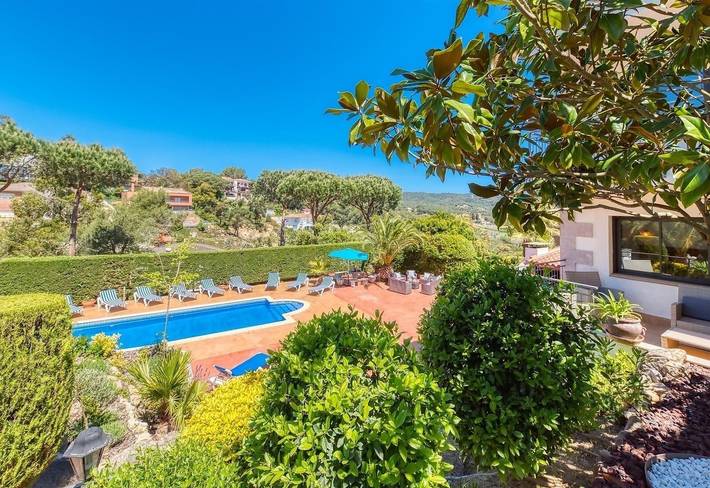 Villa "Costacabana - Jaruco" avec piscine privée, 2 terrasses privées et Wi-Fi in Condado del Jaruco, Lloret de Mar