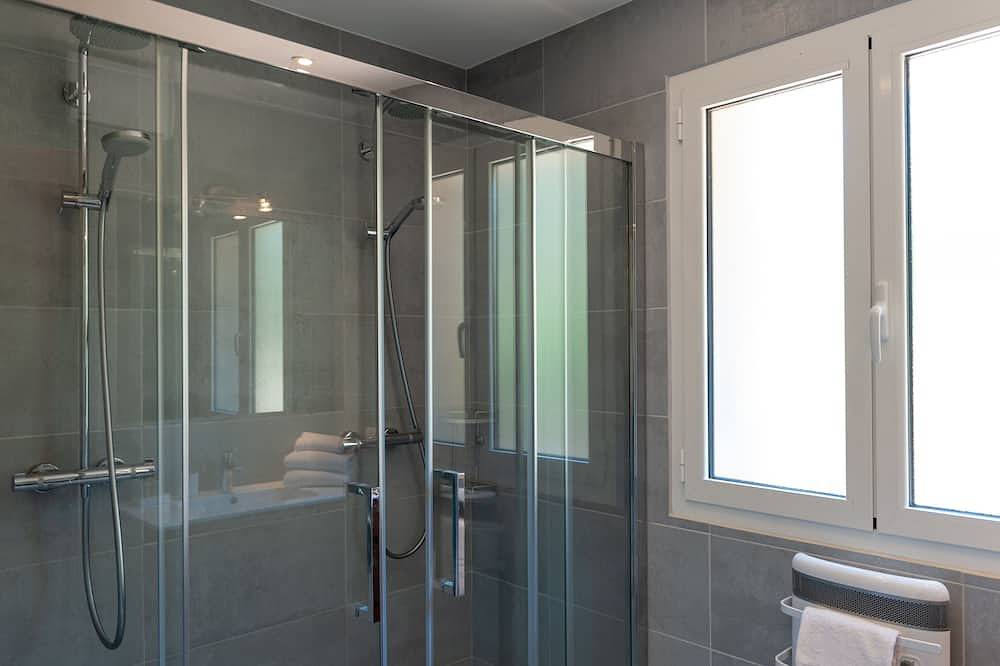 Magnificent villa with sunny private pool, near Bonifacio. in Figari, Arrondissement de Sartène