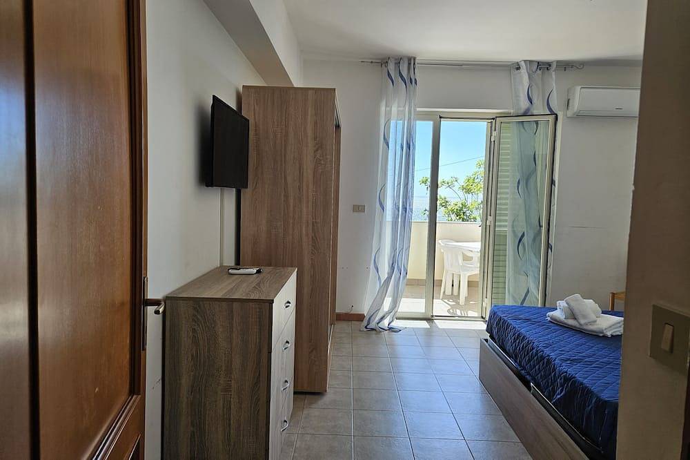 Ganze Wohnung, Vereinigte Letojanni 2, Sea Front. in Letojanni, Messina Provinz