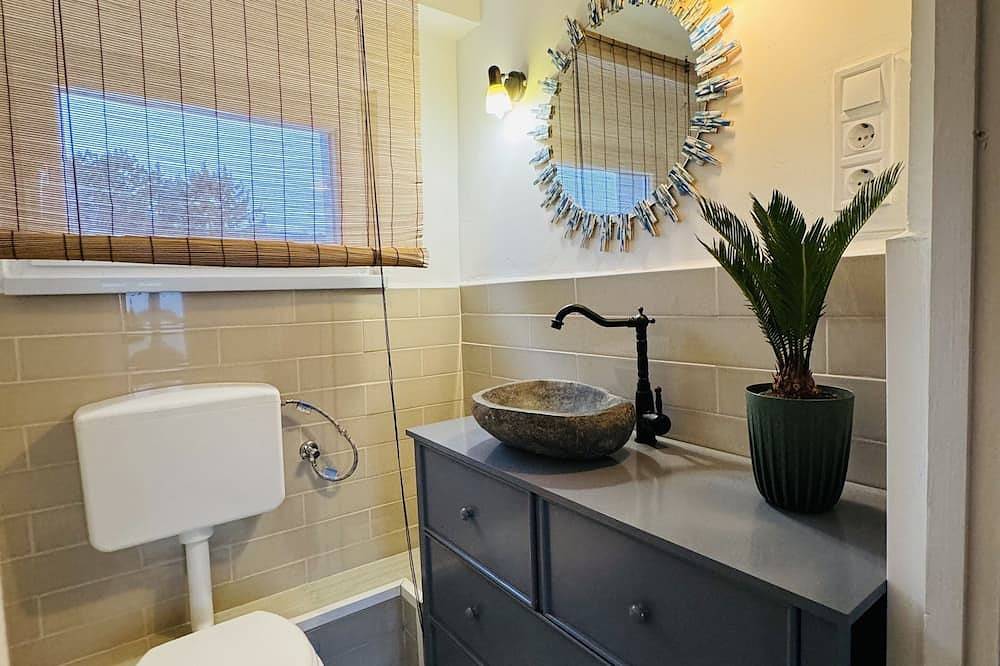 Ganze Wohnung, Cosy Quiet Tiny studio with lake views in the suburbs of Balatonalmadi in Balatonalmadi, Plattensee nordufer