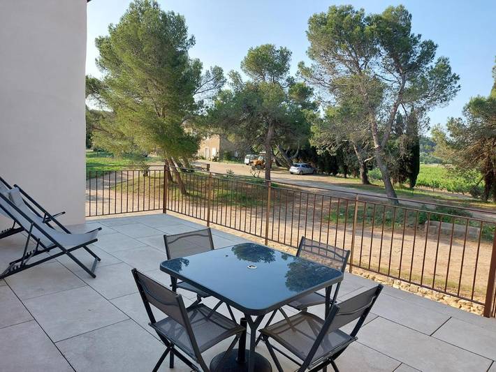 Location de vacances pour 4 personnes, avec vue ainsi que piscine et jardin à Azille - 2