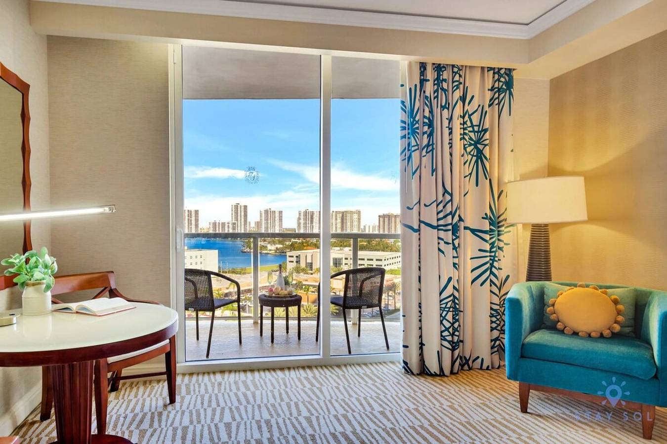 Entire apartment, Luxurious Resort Balcony Bay View Amazing Pool in Sunny Isles Beach, Florida