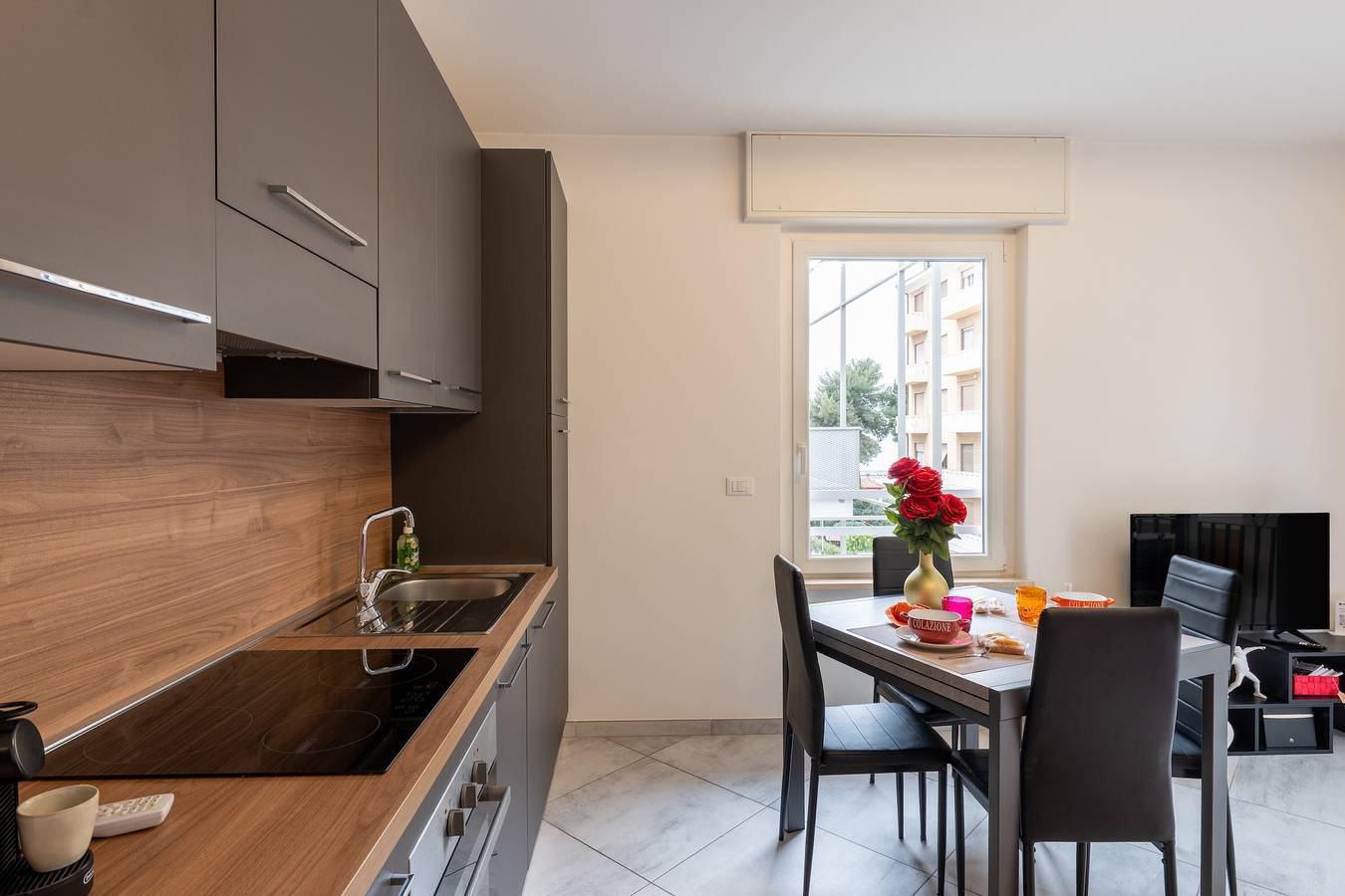 Apartamento entero, Apartamento "Casa Daniele Vista Mare - Sanremo" frente al mar con balcón, aire acondicionado y wifi in San Remo, Sanremo Municipio