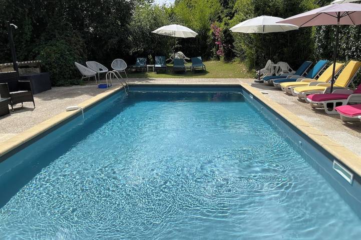 Gîte pour 5 personnes, avec jacuzzi ainsi que jardin et piscine à Valojoulx