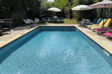 Agriturismo pour 5 personnes, avec jardin ainsi que jacuzzi et piscine à Valojoulx