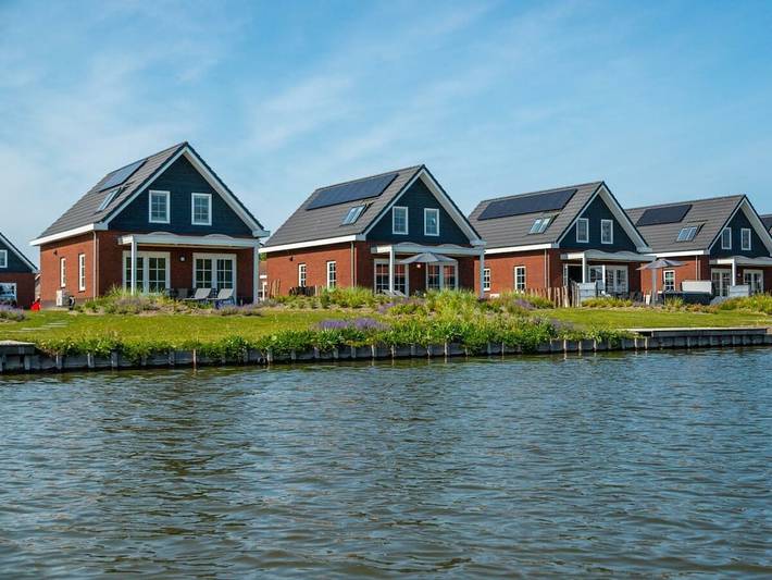 Ferienhaus für 8 Personen, mit Balkon/Terrasse und Terrasse sowie Garten und Sauna in Medemblik