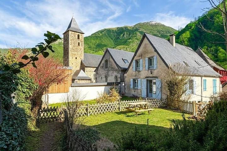 Location de vacances pour 4 personnes, avec jardin à Borce