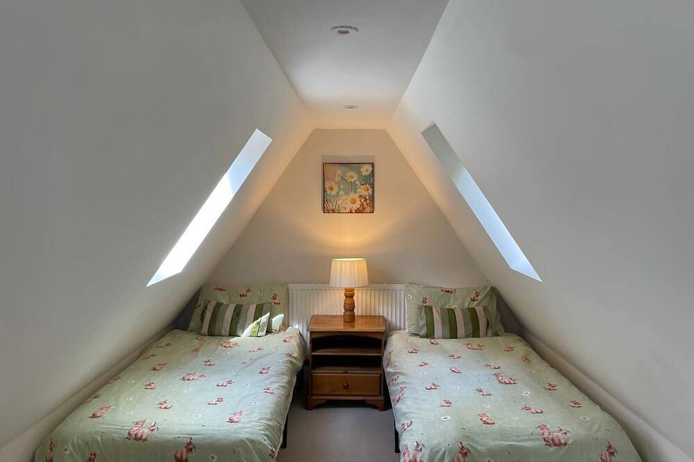 Cosy Woodland Retreat | 10 mins from Cheltenham Promenade | Dog Friendly in Shurdington, Gloucestershire