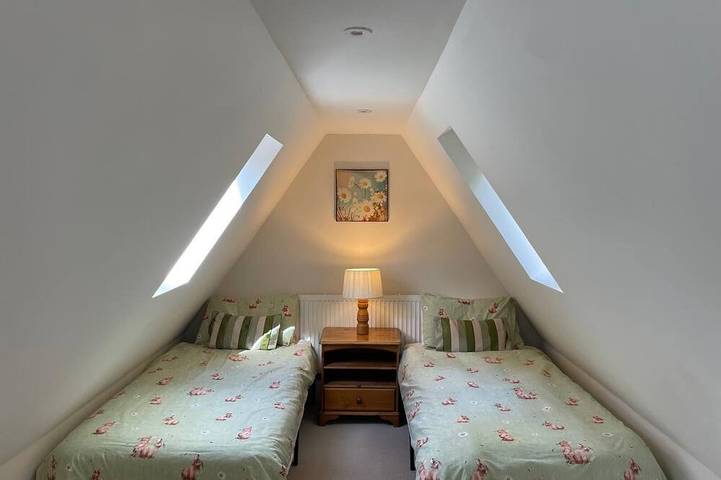 Cosy Woodland Retreat | 10 mins from Cheltenham Promenade | Dog Friendly in Shurdington, Gloucestershire