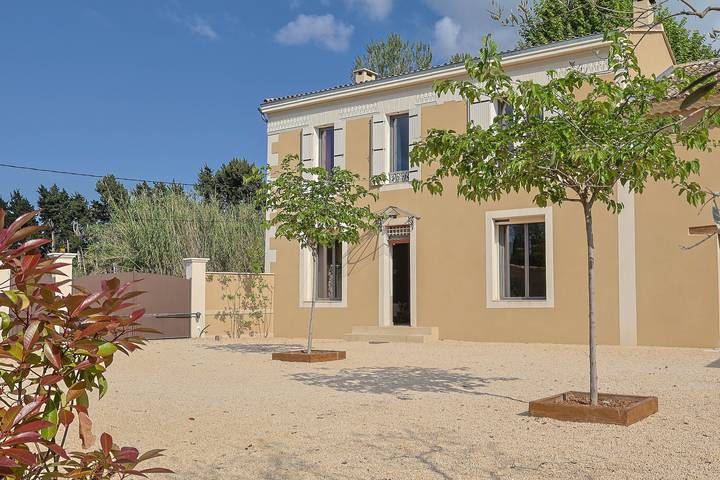 Location de vacances pour 12 personnes, avec terrasse et jardin à Noves - 4