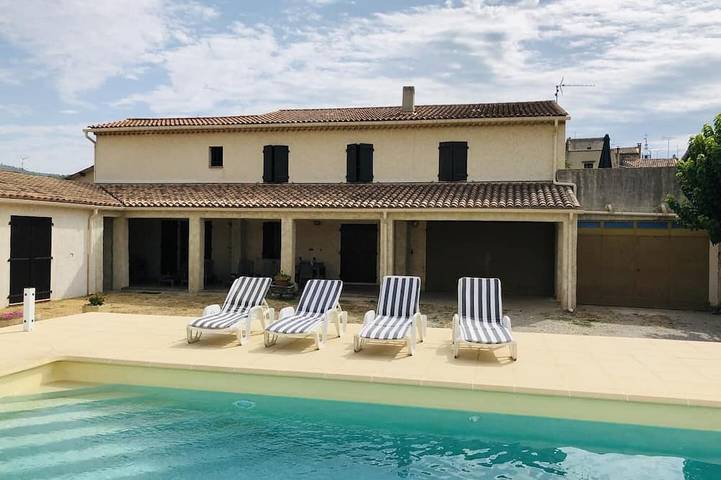 Gîte pour 4 personnes, avec piscine et jardin à Tavernes