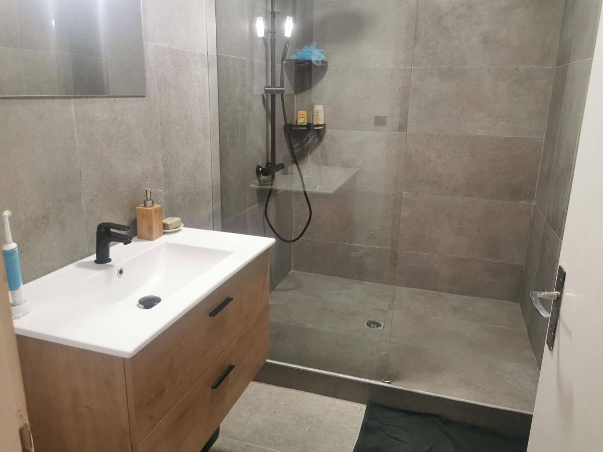 Appartement de vacances entier, Double Room with Balcony in Blois, Région de Blois