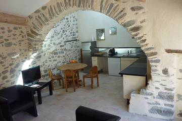 Location de vacances pour 6 personnes, avec terrasse et jardin, animaux acceptés à Berlou