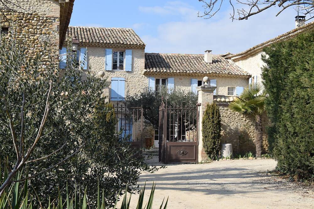 Gîte de l'Olivier-La Roseraie du Val'ensoleillé in Valensole, Verdon Regional Natural Park