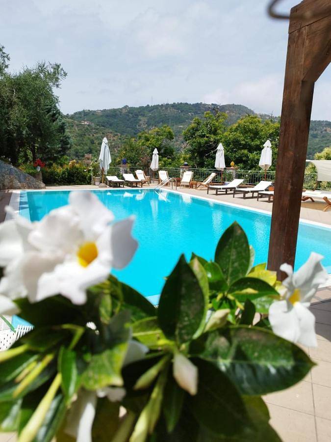 Hotel per 2 persone, con giardino e piscina nonché panorama, con animali domestici in Provincia di Messina