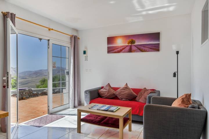 Ganze Wohnung, Ferienwohnung 'Rosa Eden' mit Bergblick, Balkon und WLAN in Tías, Lanzarote