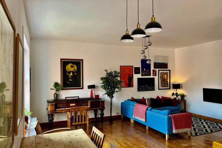 Vacation rental for 8 people, with yard and terrace as well as hot tub in Dublin