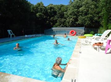 Gîte pour 4 personnes, avec piscine ainsi que jardin et terrasse, animaux acceptés à Montbrison-sur-Lez